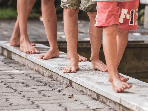 Ausflugsziel: Kneippbecken bei der Seeburg (c) Peter Sütö | TVB Seekirchen - Schloss Seeburg Seekirchen