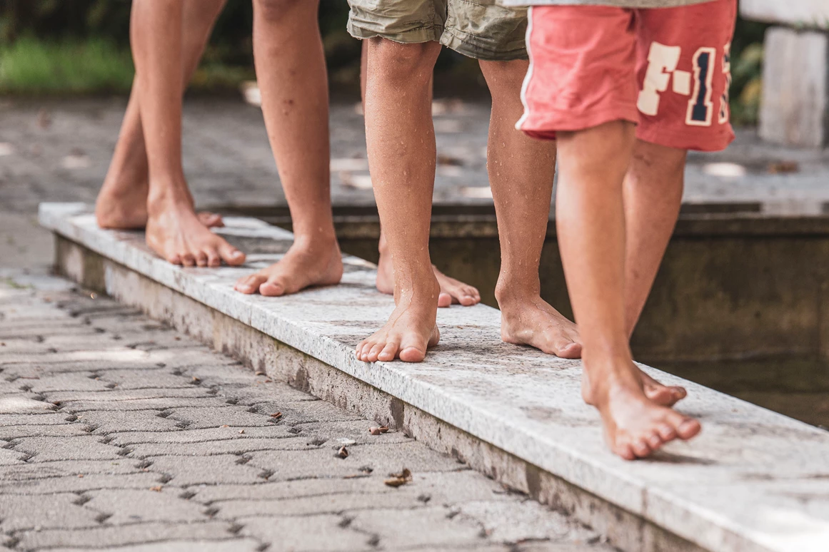 Ausflugsziel: Kneippbecken bei der Seeburg (c) Peter Sütö | TVB Seekirchen - Schloss Seeburg Seekirchen