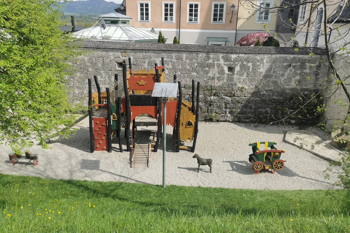 Ausflugsziel: Piratenschiff bei der Seeburg (c) Peter Sütö | TVB Seekirchen - Schloss Seeburg Seekirchen