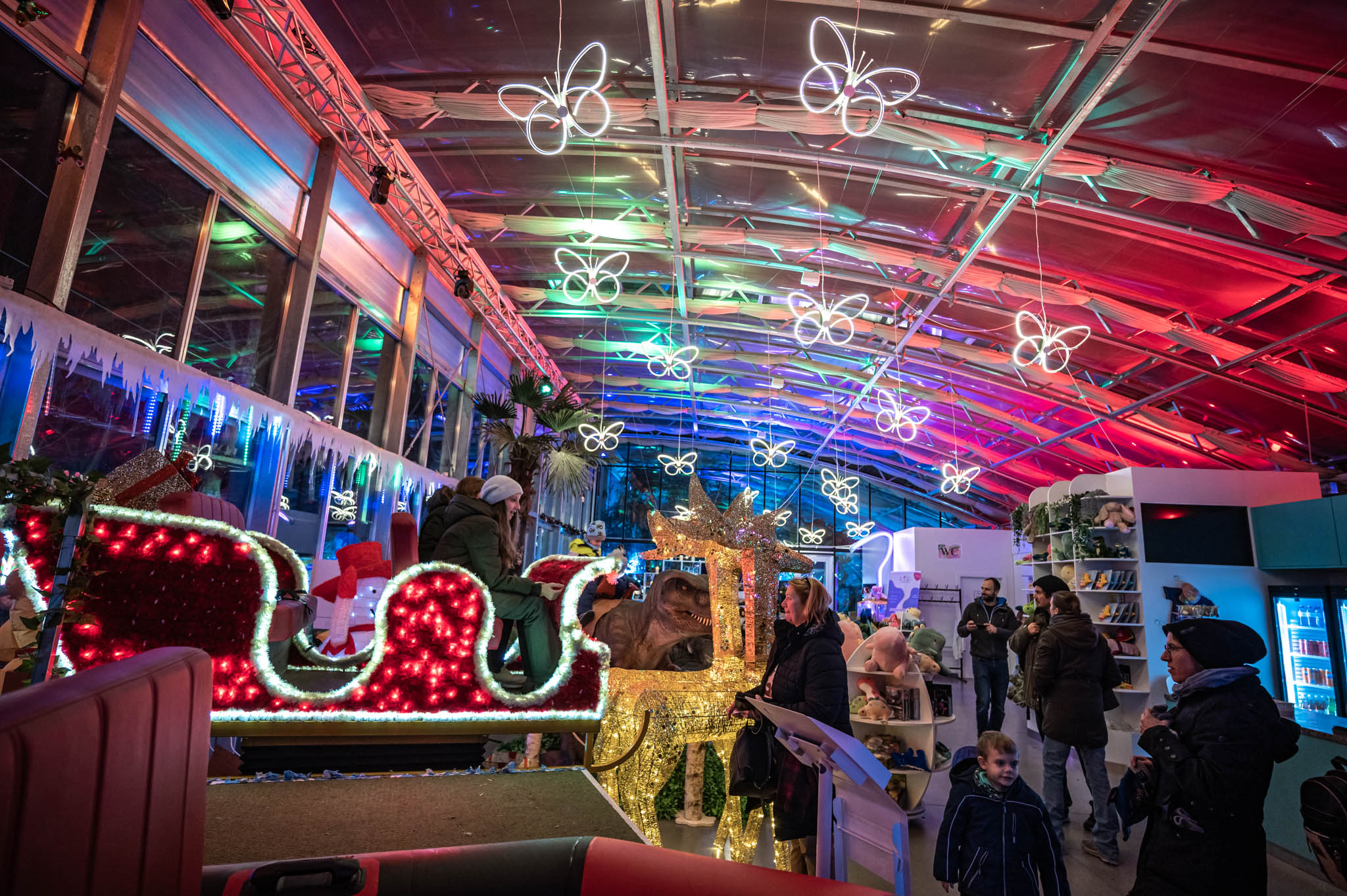 Reis met kinderen - erreichbar mit: Bahn - Oostenrijk - ALICE im Dumbapark  – Der märchenhafte Lichterwald