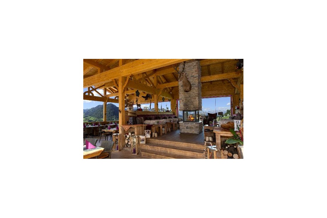 Ausflugsziel: Panorama Lounge mit Blick auf die Pongauer Bergwelt  - Oberforsthof Alm