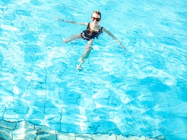 Ausflugsziel: Schwimmhalle Helmut Behrendt am Helene-Weigel-Platz
