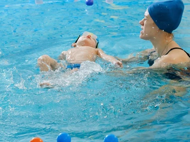 Ausflugsziel: Symbolbild für unseren Bäder-Tipp: Schwimmhalle Zingster Straße! - Schwimmhalle Zingster Straße