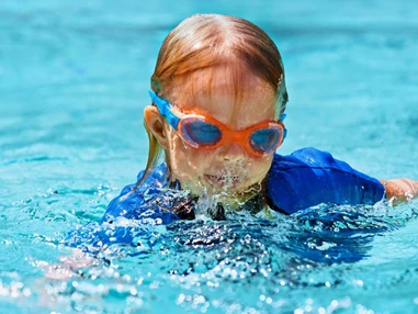 Ausflugsziel: Symbolbild für unseren Bäder-Tipp Schwimm- und Sprunghalle im Europa-Sportpark! - Schwimm- und Sprunghalle im Europa-Sportpark