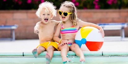 Reis met kinderen - Paderborn - Symbolbild für unseren Bäder-Tipp: Freibad Gadderbaum! - Freibad Gadderbaum