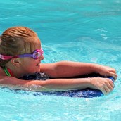 Ausflugsziel - Symbolbild für unseren Bäder-Tipp: Sole-Waldschwimmbad! - Sole-Waldschwimmbad
