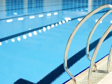 Ausflugsziel: Symbolbild für unseren Bäder-Tipp: Waldschwimmbad! - Waldschwimmbad