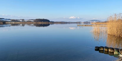 Ausflug mit Kindern - Berndorf bei Salzburg - Foto vom Weg den man vom Strandbad entlang des Ufers gehen kann - Strandbad Seekirchen