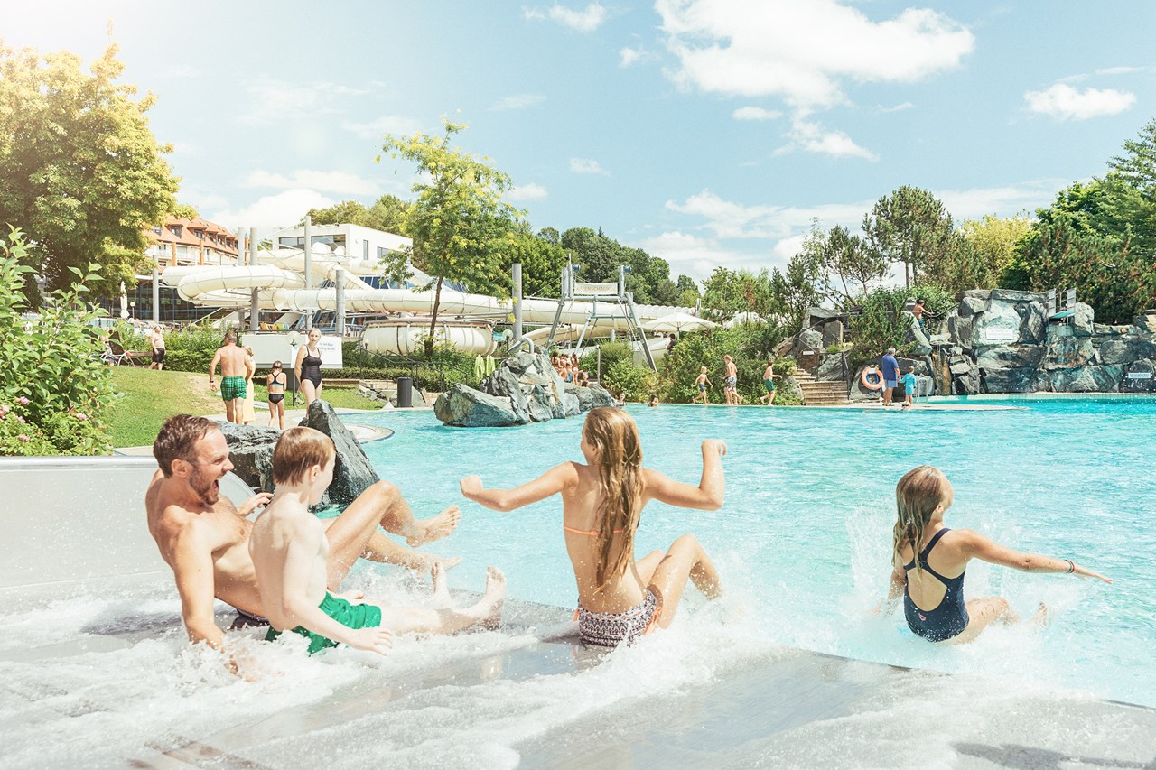 Therme Loipersdorf Highlights beim Ausflugsziel Fun-Park mit 5 abenteuerlichen Wasserrutschen