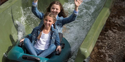 Reis met kinderen - Gastronomie: kinderfreundliches Restaurant - Bootsrutschen Wasser-Wirbel und Wasser-Hüpfer - Freizeitpark Ruhpolding