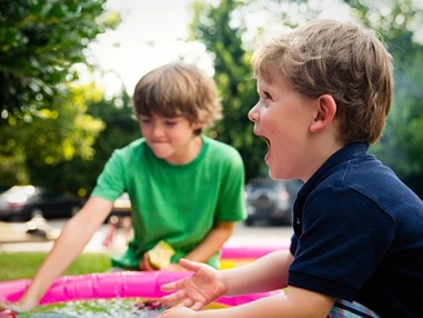 Ausflugsziel: Erlebnisspielplatz und Barfußweg