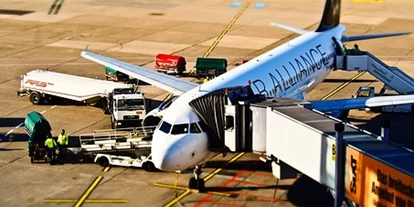 Ausflug mit Kindern - PLZ 5425 (Österreich) - Besuch am Flughafen Salzburg