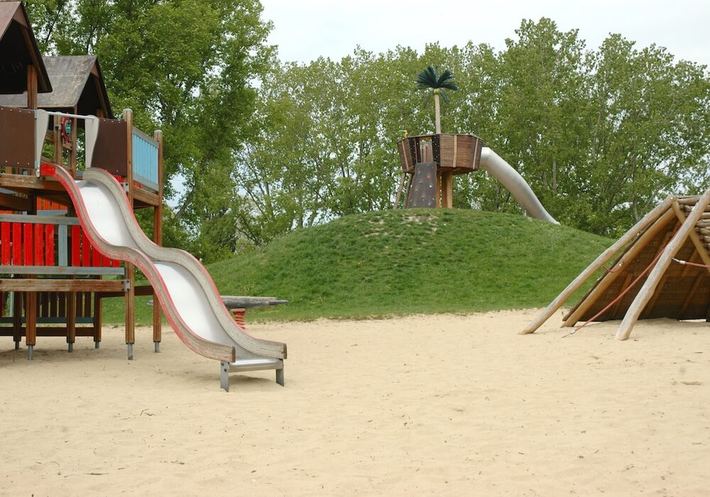 Voyage avec des enfants - Emmersdorf (Neulengbach) - Piratenspielplatz am Badeteich Hirschstetten
