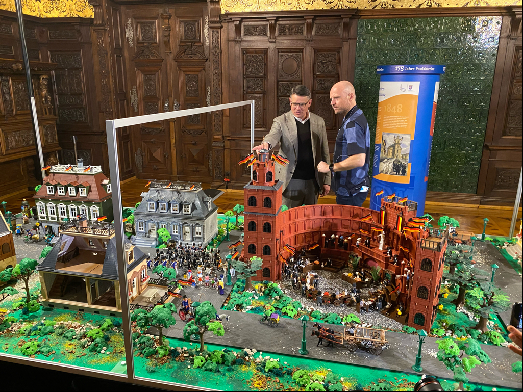 Ausflugsziel: Ausstellung: 175 Jahre Paulskirche Playmobil Diorama Artist Oliver Schaffer