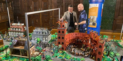 Viaggio con bambini - erreichbar mit: Schiff - Ausstellung: 175 Jahre Paulskirche Playmobil Diorama Artist Oliver Schaffer