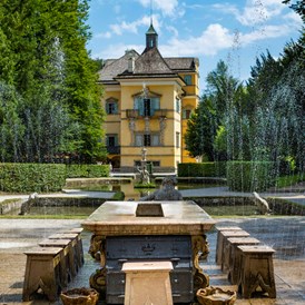 Ausflugsziel: Wasserspiele: Fürstentisch - Schloss und Wasserspiele Hellbrunn