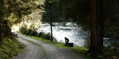 Voyage avec des enfants - Winklern (Winklern) - Man spaziert in einem Abschnitt des Kulturlandschaftsweges entlang der Möll in herrlicher ruhiger Lage.
Foto Copyright Marktgemeinde Winklern - Kulturlandschaftsweg in Winklern