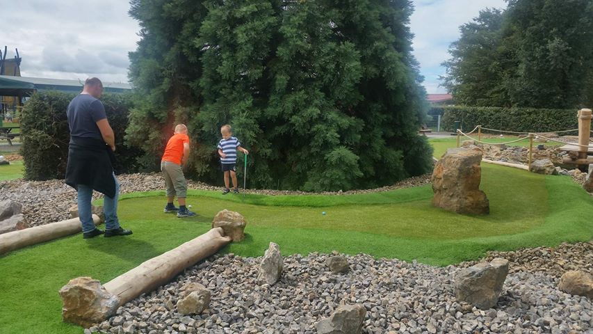 Voyage avec des enfants - Bergisch Gladbach - Adventure-Golf im Bubenheimer Spieleland 
