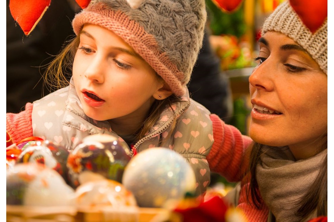 Ausflugsziel: Weihnachtsmarkt, Adventmarkt, Christkindlmarkt in Wien - Wintermarkt am Riesenradplatz