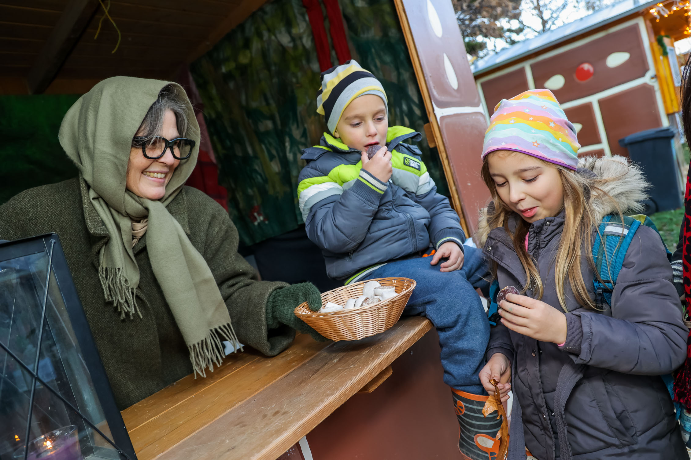 Reis met kinderen - Miesenbach (Miesenbach) - Märchenhexe, Credit Christian Husar - Märchenhafter Advent in Bad Vöslau