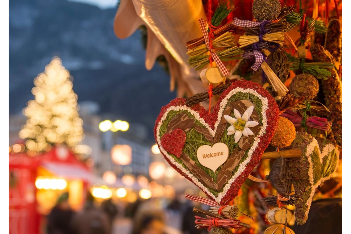 Ausflugsziel: Weihnachtsmarkt, Adventmarkt, Christkindlmarkt in Gmünd - Advent im Schloss Lodron