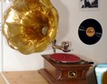 Ausflugsziel: Sonderausstellung vom Grammophon zur Musikbox . Mit Vorführungen . - Radiomuseum Grödig