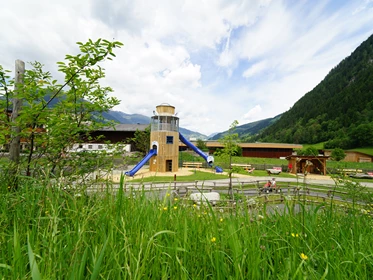 Ausflugsziel: Aussichtsturm mit Rutsche
"Die wahrscheinliche größte Milchkanne der Welt!" - Erlebnissennerei Zillertal