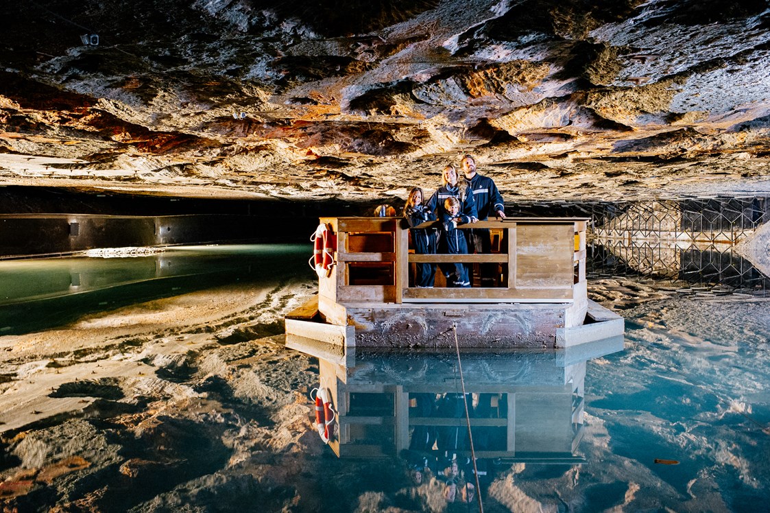 Ausflugsziel: Der traumhafte Spiegelsee - ein unterirdischer Salzsee - Salzbergwerk Berchtesgaden