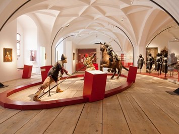 Bayerisches Armeemuseum Highlights beim Ausflugsziel Inszenierung einer Szene aus einer Schlacht im Dreißigjährigen Krieg