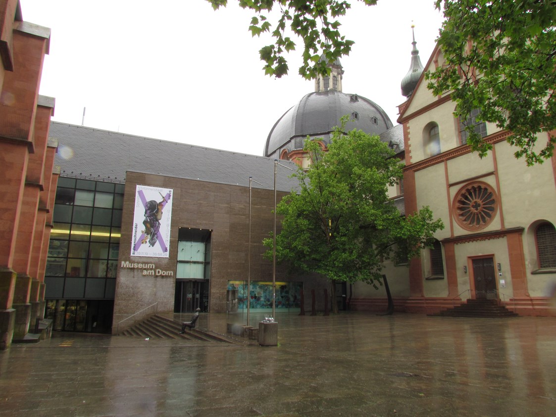 Ausflugsziel: Außenansicht des Museums - Museum am Dom in Würzburg