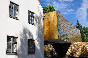 Ausflugsziel: Moderner Neubau mit Eingangsbereich (Foto: Museum Erding) - Museum Erding