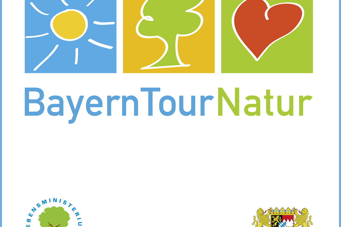 Ausflugsziel: Logo „BayernTourNatur + Bayerisches Staatsministerium für Umwelt und Verbraucherschutz" - BayernTourNatur