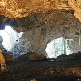 Ausflugsziel: Wohnung der Neandertaler - die Klausenhöhlen im Archäologiepark - Archäologiepark Altmühltal