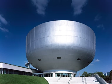 Ausflugsziel: BMW Museum Außenansicht - BMW Museum