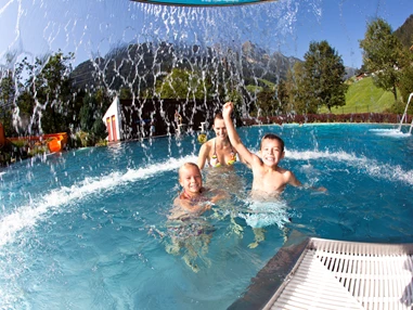 Ausflugsziel: © Archiv TVB Tux-Finkenberg
Bild: Freibad Kinder in Finkenberg - Schwimmbad Finkenberg