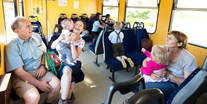 Ausflug mit Kindern - Der Fahrgastraum des Zuges. - Gleichenberger Bahn