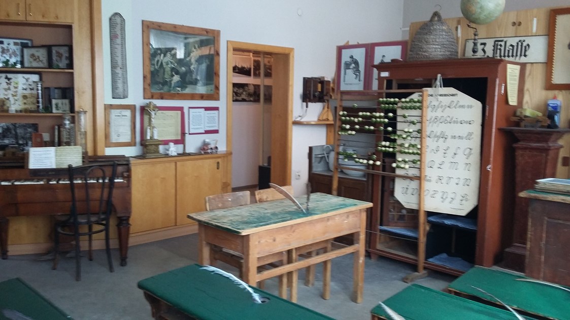 Ausflugsziel: Lernen im alten Klassenzimmer - Museum Neumarkt Schule der Sinne