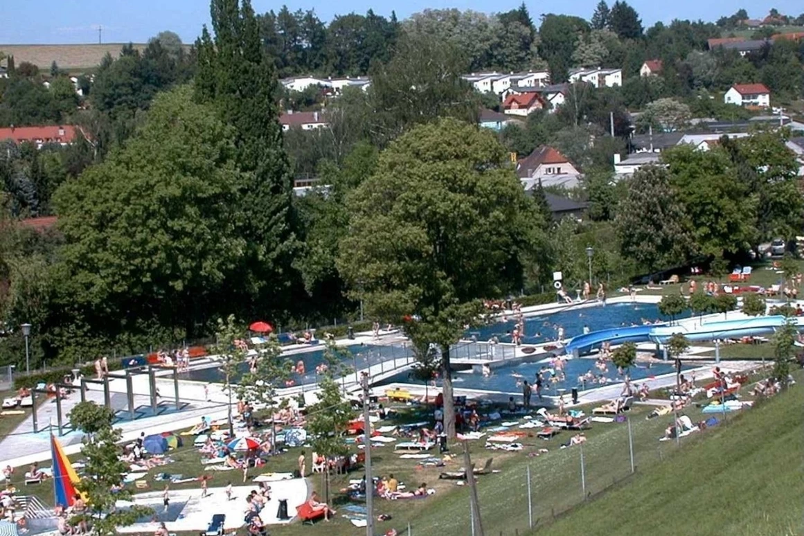 Ausflugsziel: Das Grieskirchner Schwimmbad - Badespaß für die ganze Familie! - Erholungsbad Grieskirchen