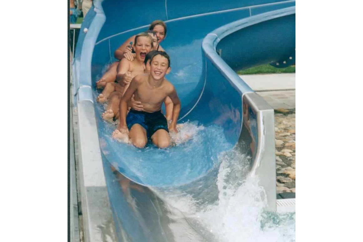 Ausflugsziel: Ein besonderes Erlebnis für die Kinder ist die Wasserrutsche. - Erholungsbad Grieskirchen