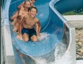 Ausflugsziel: Ein besonderes Erlebnis für die Kinder ist die Wasserrutsche. - Erholungsbad Grieskirchen