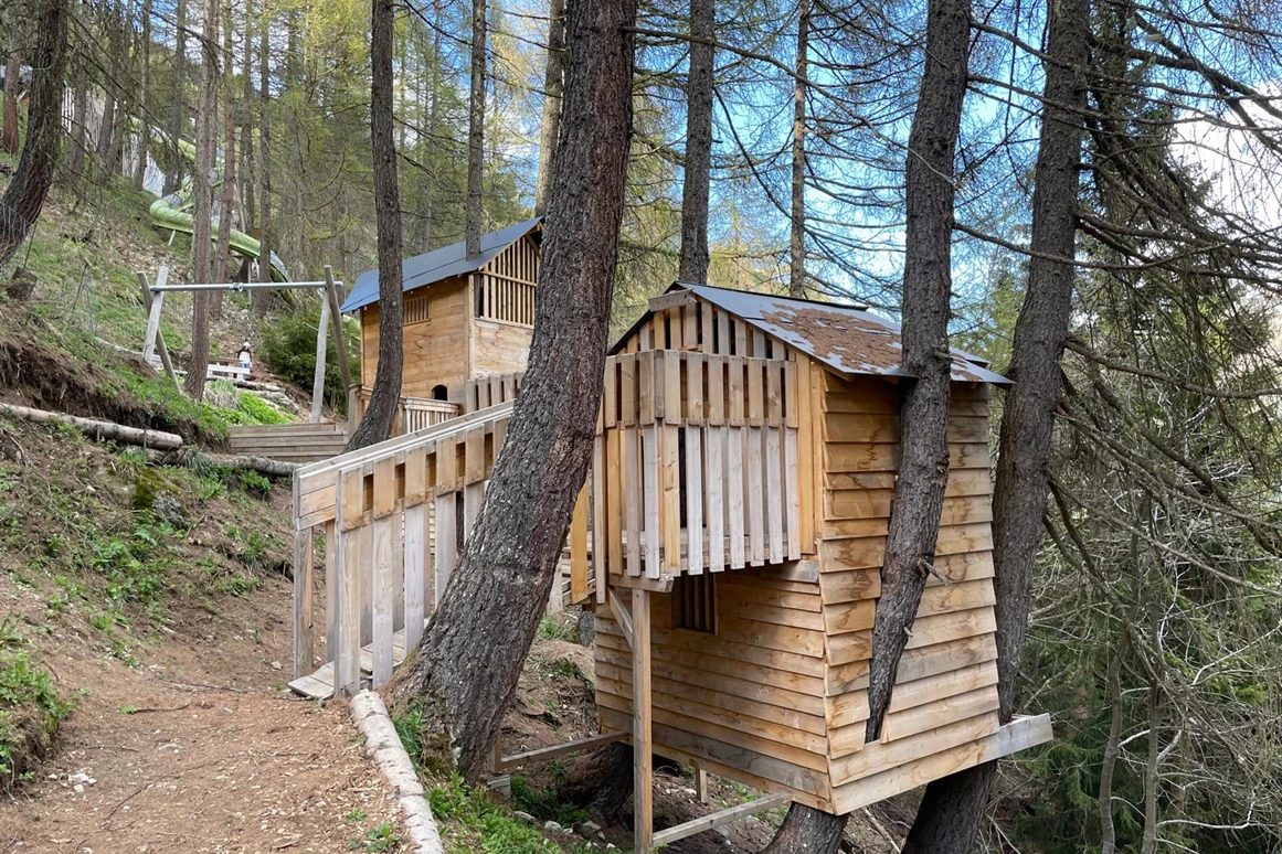 Ausflugsziel: Waldspielplatz Hexenzauber Tschuggen
