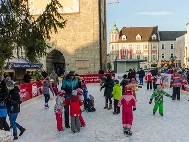 Ausflugsziel: Beliebt bei Jung und Alt - Cittáslow Eislaufplatz