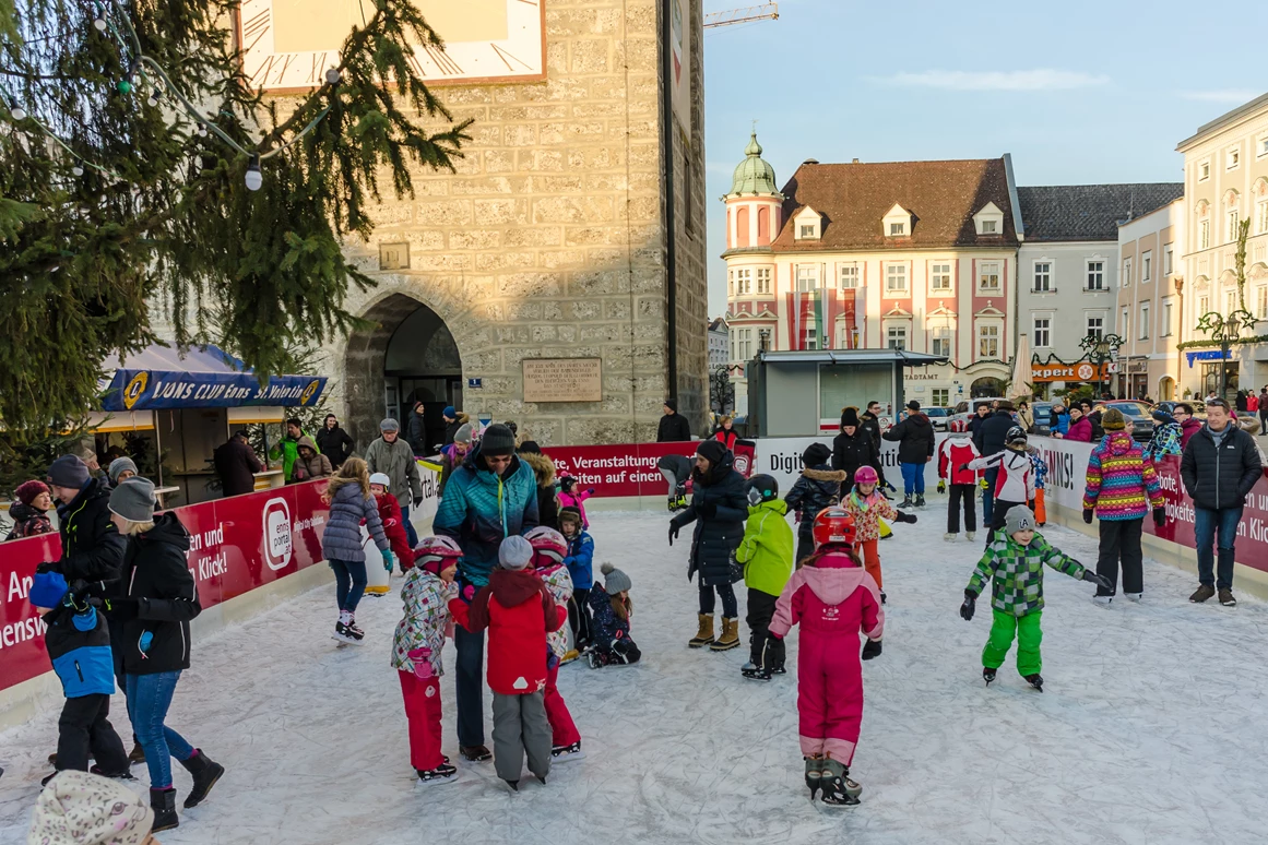 Ausflugsziel: Beliebt bei Jung und Alt - Cittáslow Eislaufplatz
