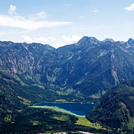 Ausflugsziel: Luftaufnahme vom Offensee (© Ferienregion Traunsee) - Naturschutzgebiet Offensee