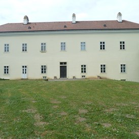 Ausflugsziel: Rückseite Schloss - Liechtenstein-Schloss Wilfersdorf