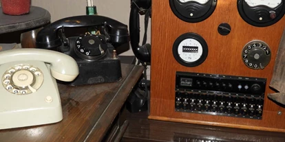 Reis met kinderen - Rosenau Schloss - alte Telefone - Schätze der Vergangenheit
