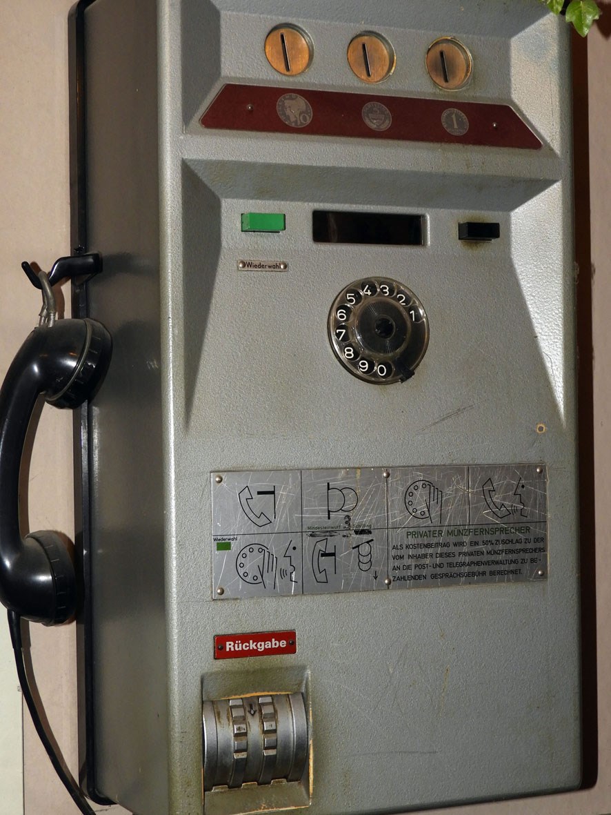 Ausflugsziel: Telefonapparat von Telefonzelle - Schätze der Vergangenheit