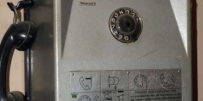 Reis met kinderen - Rosenau Schloss - Telefonapparat von Telefonzelle - Schätze der Vergangenheit