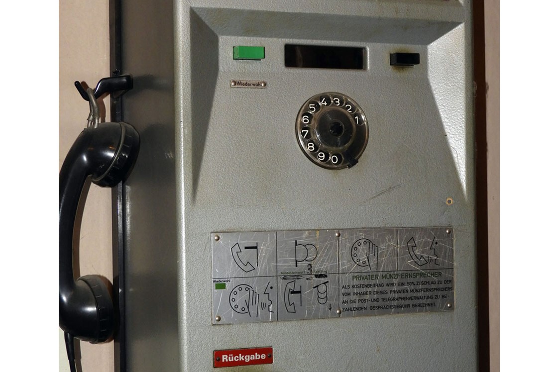 Ausflugsziel: Telefonapparat von Telefonzelle - Schätze der Vergangenheit