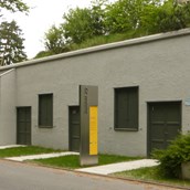 Ausflugsziel - Industriemuseum "Bunker 29" in einem original erhaltenen Gebäude von 1939 untergebracht. - Bunker 29 – Industriemuseum Waldkraiburg-Aschau
